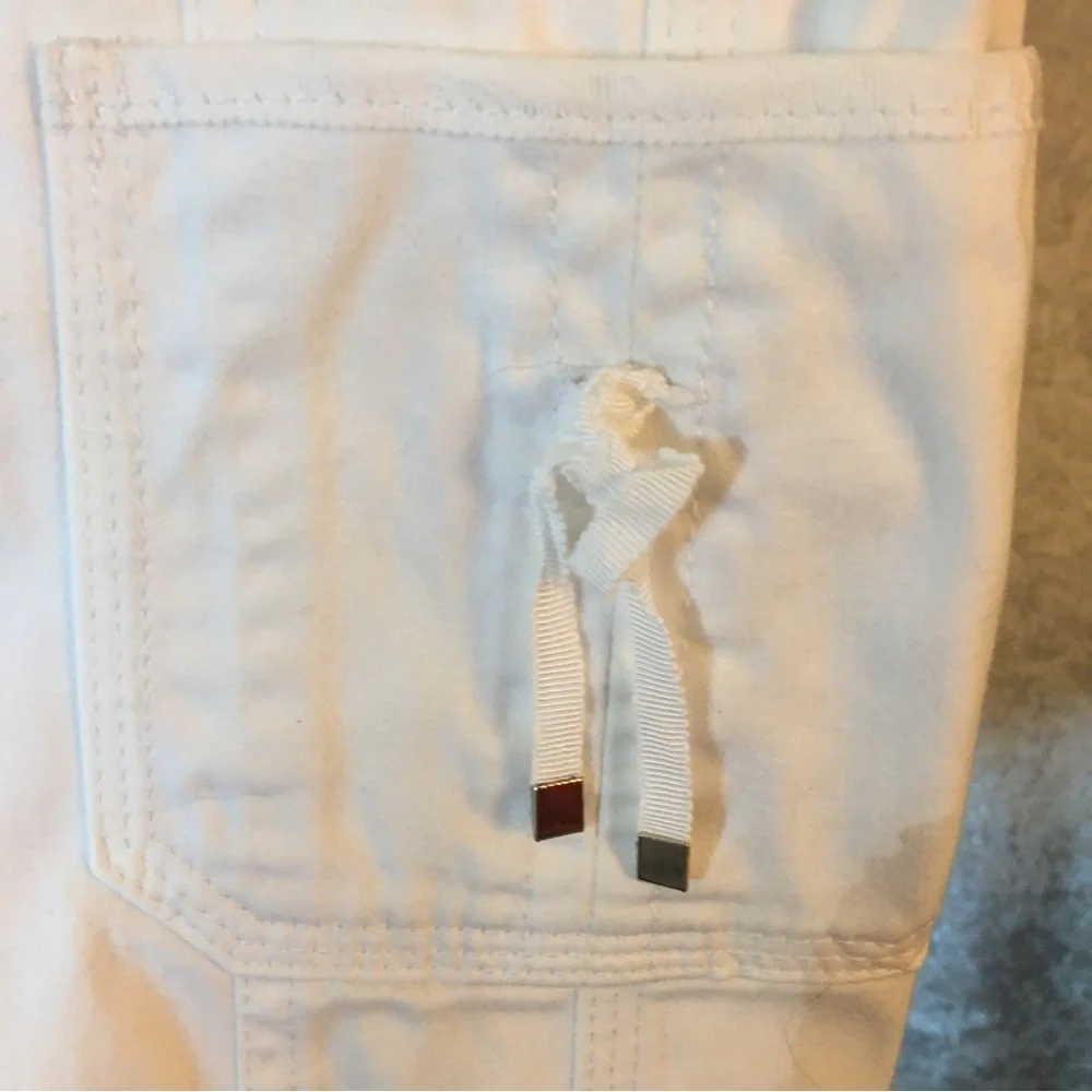 White House Black Market White Capri Pants Size 8